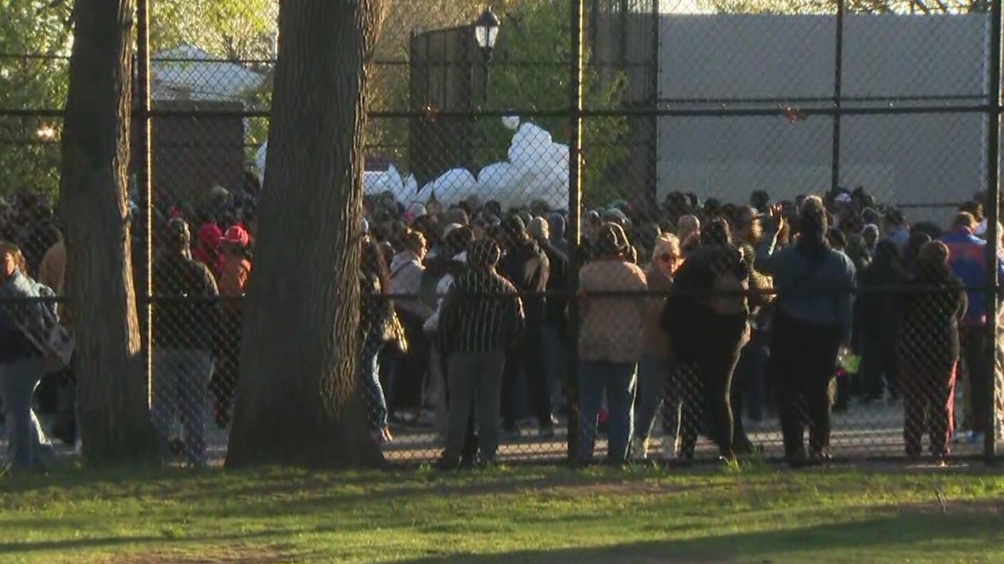Queens community holds vigil for 15-year-old killed in park shooting ...
