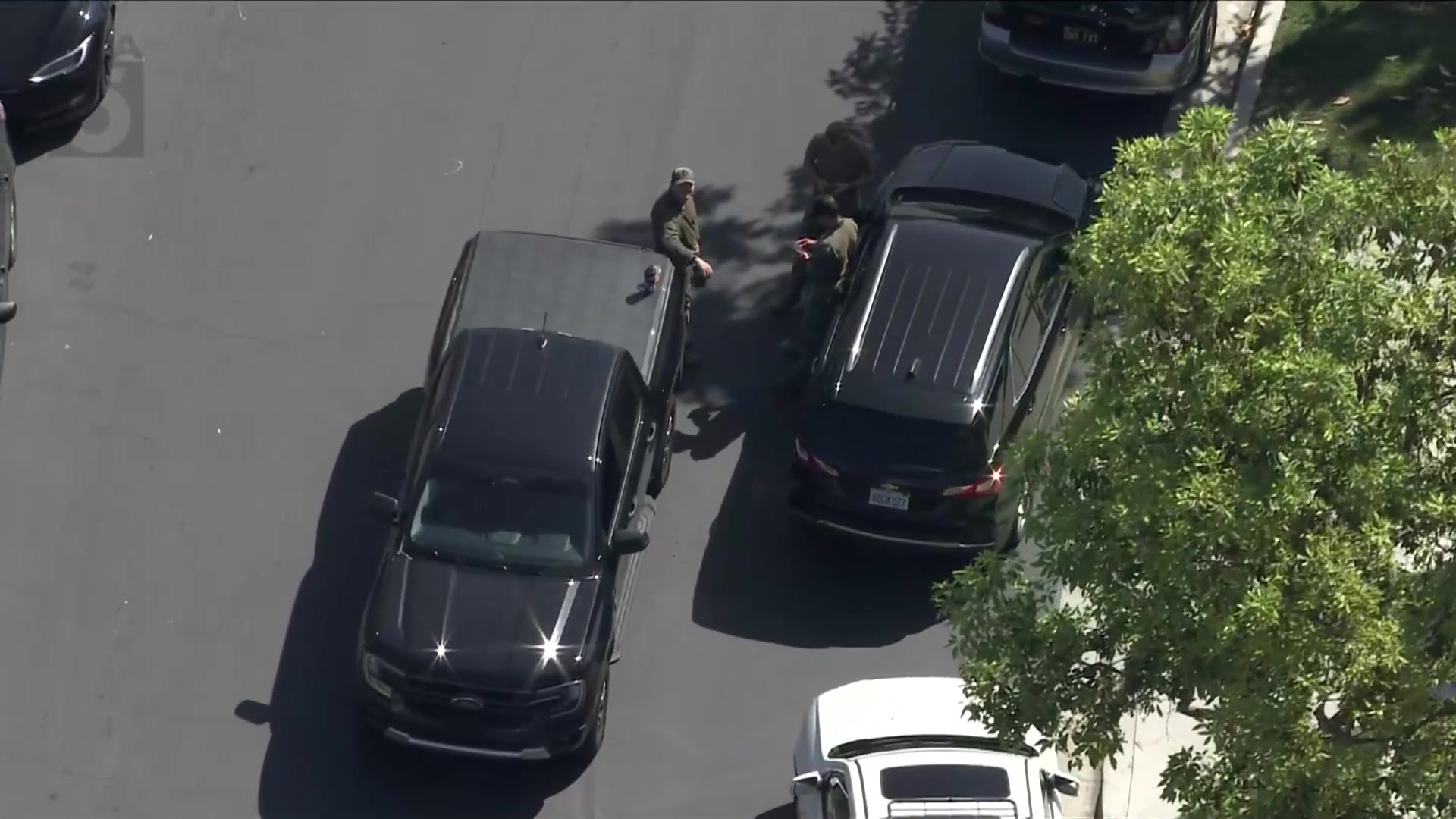 Sky5 overhead of federal drug raid investigation in Tustin – KTLA