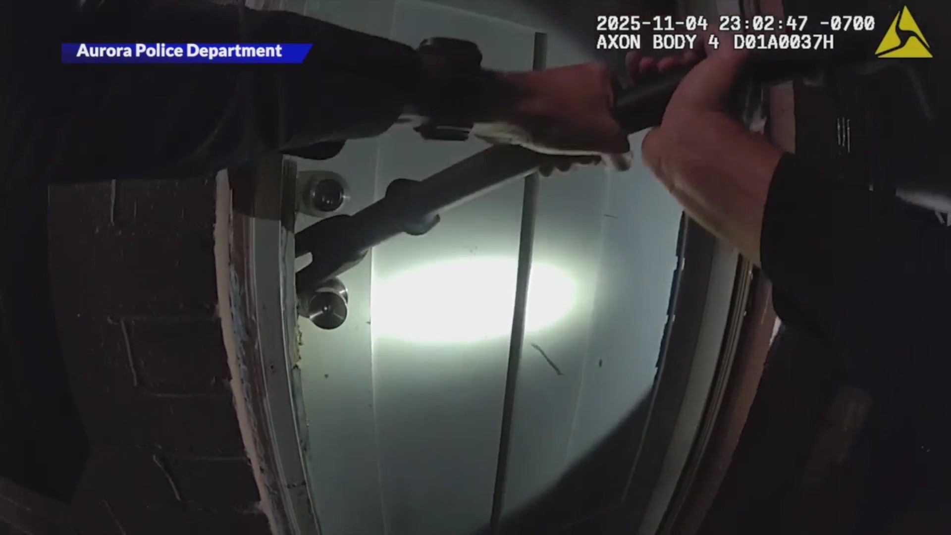 Aurora police use new tool in hostage situation – FOX31 Denver
