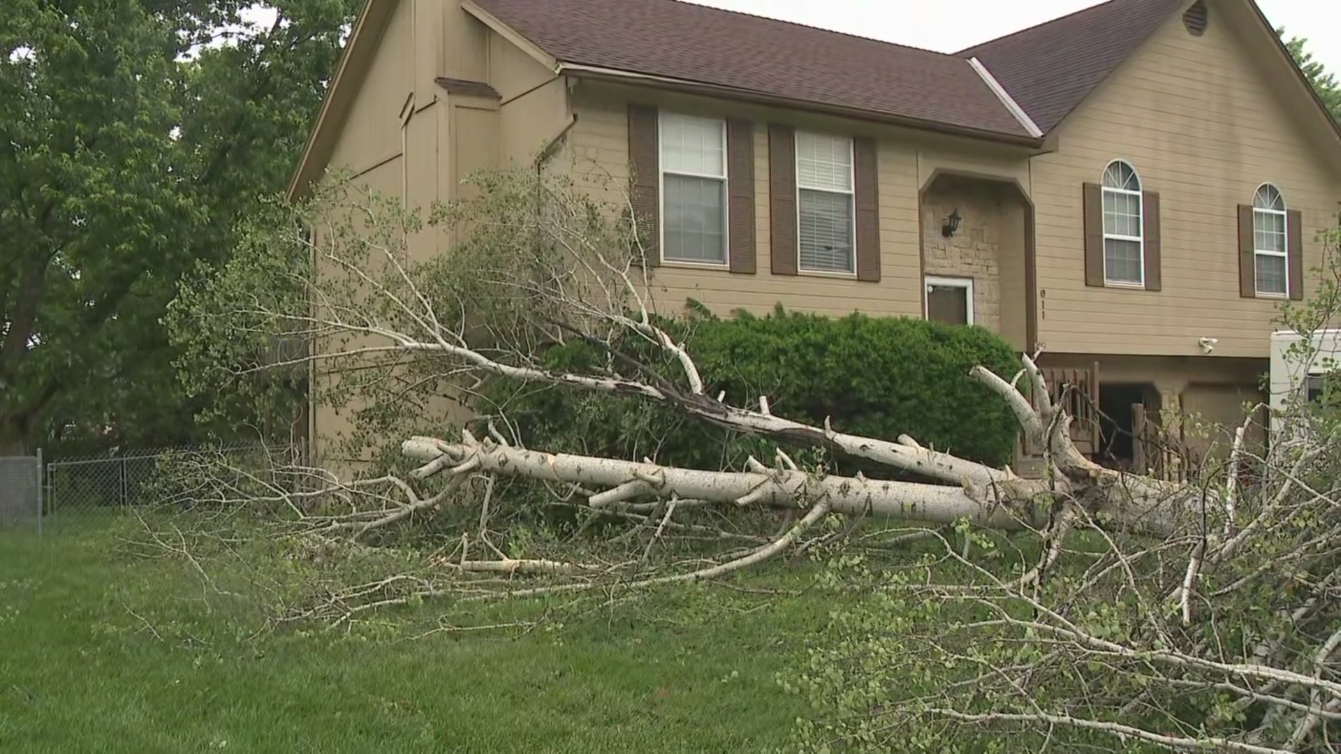 Storm causes damage in Raymore neighborhoods – FOX 4 Kansas City WDAF ...