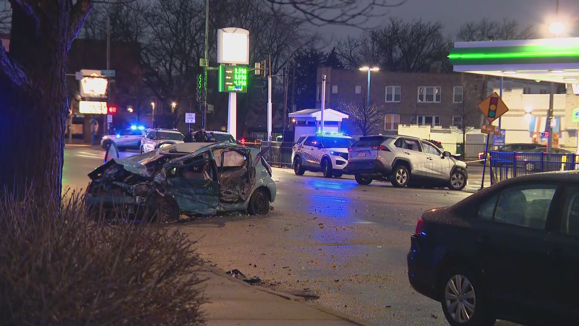 Driver flees on foot after deadly collision on Northwest Side – WGN-TV