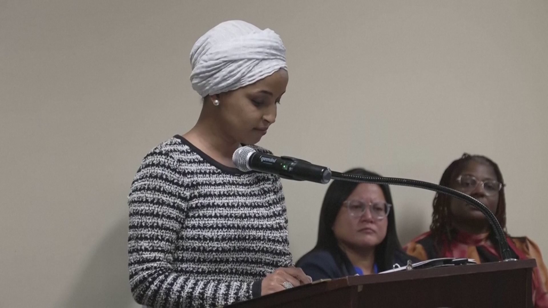 Man arrested after spraying unknown substance on Rep. Ilhan Omar at ...