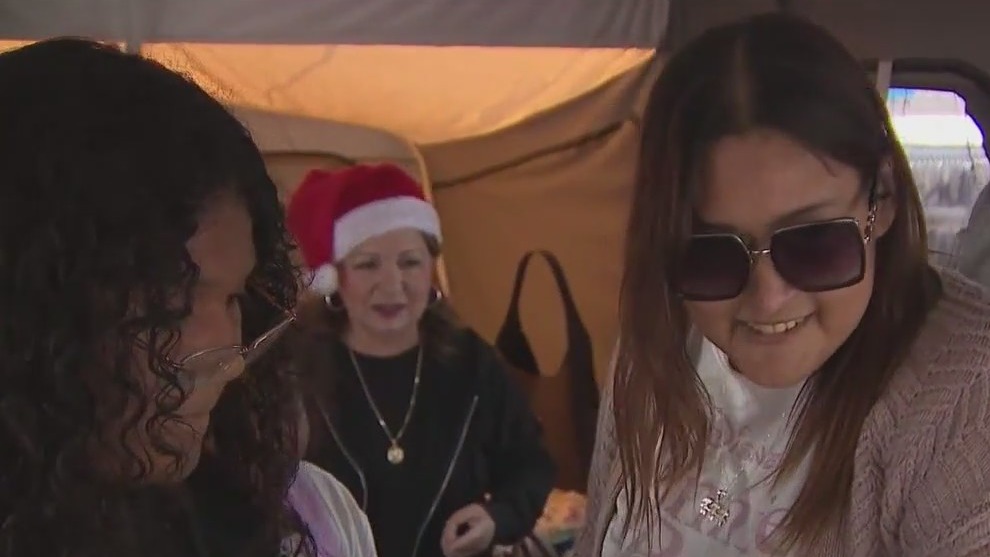 Homeless mother, 3 daughters receive early Christmas surprise – FOX 5 ...