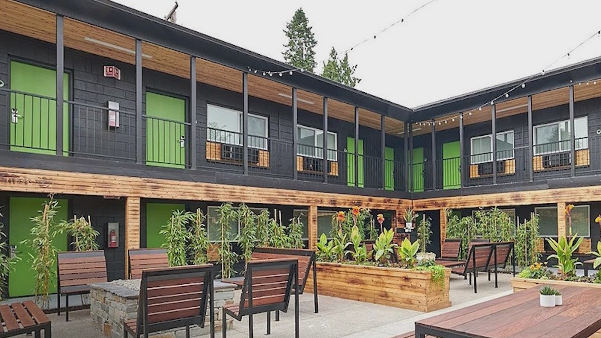 New shelter dedicated to houseless veterans opens in North Portland ...
