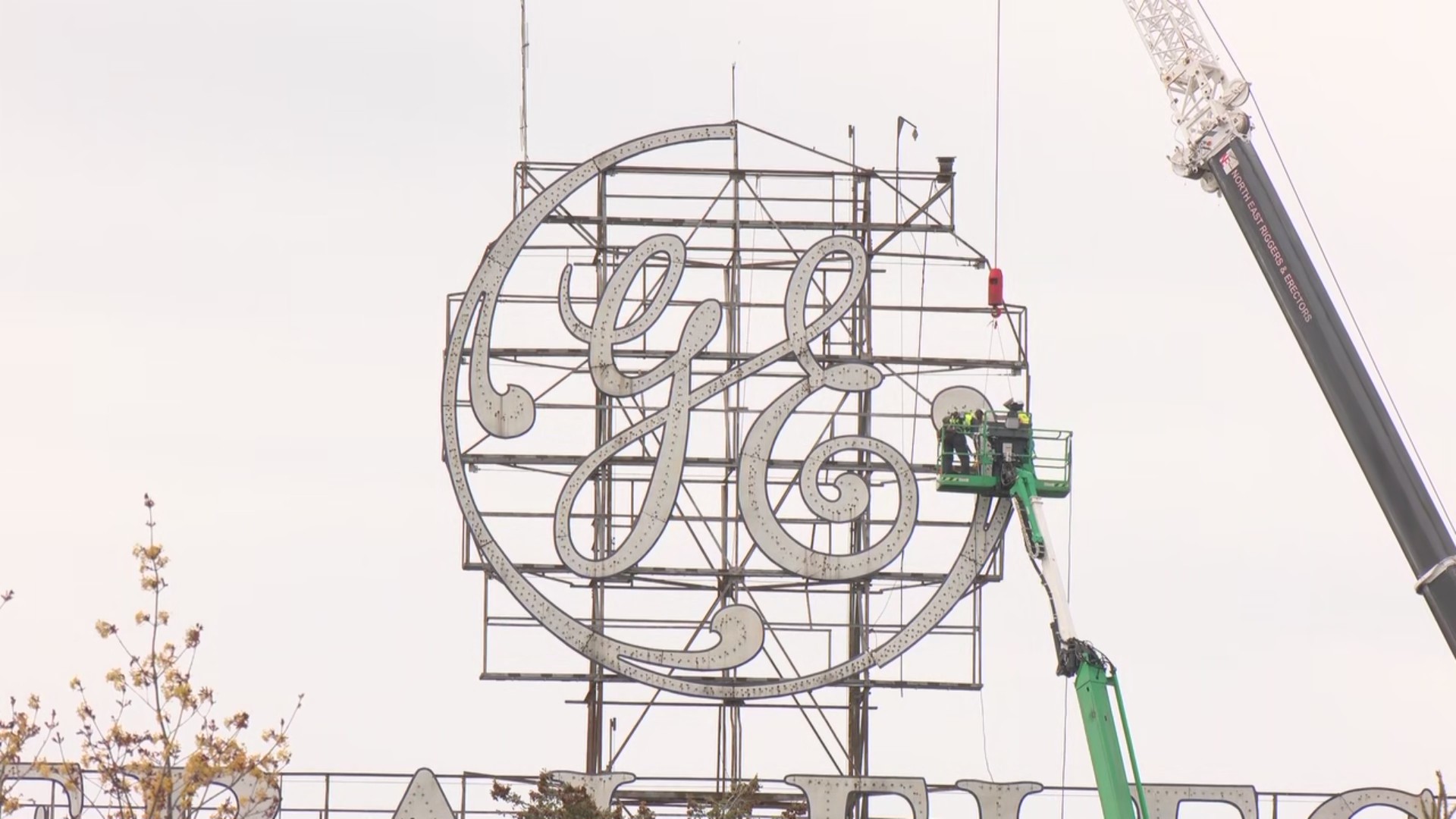 Piece of GE sign in Schenectady being removed – NEWS10 ABC