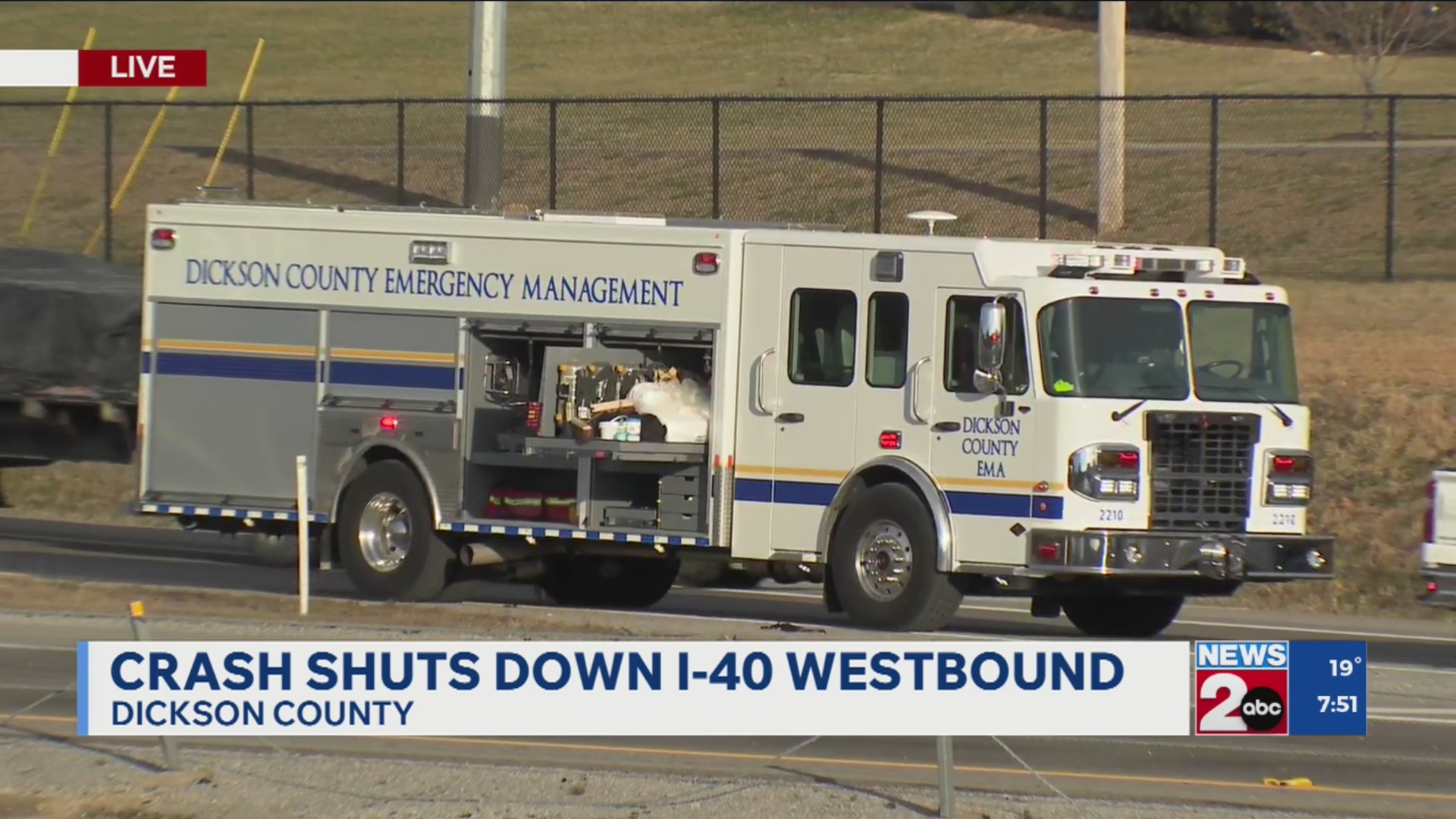 Serious crash closes I-40 in Dickson County – WKRN News 2