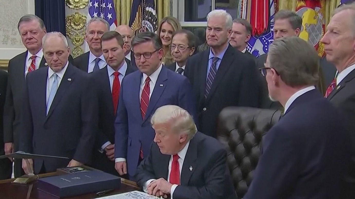 President Trump signs bill to end government shutdown – PIX11