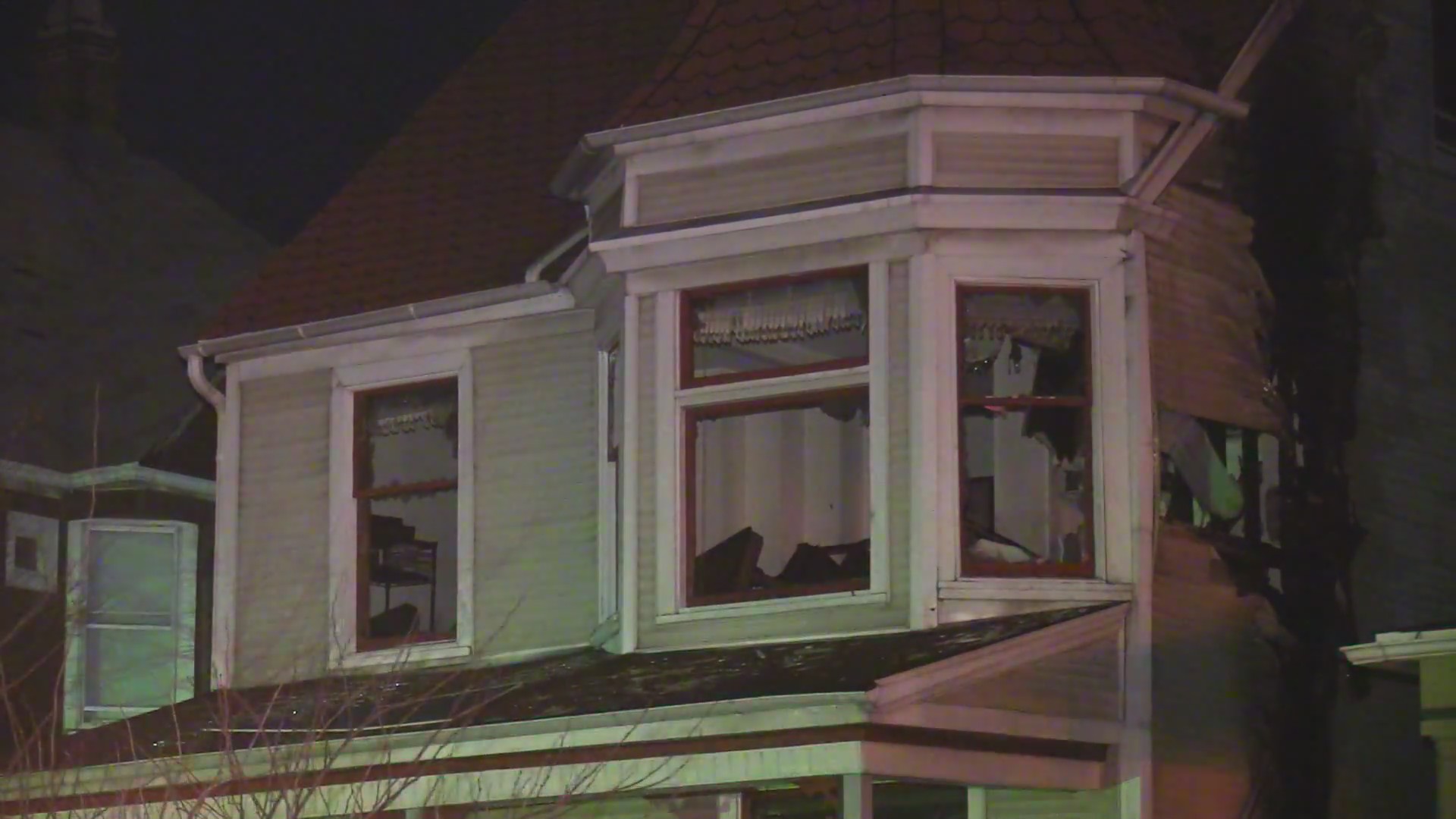 Woman found dead following overnight house fire on Northwest Side – WGN-TV