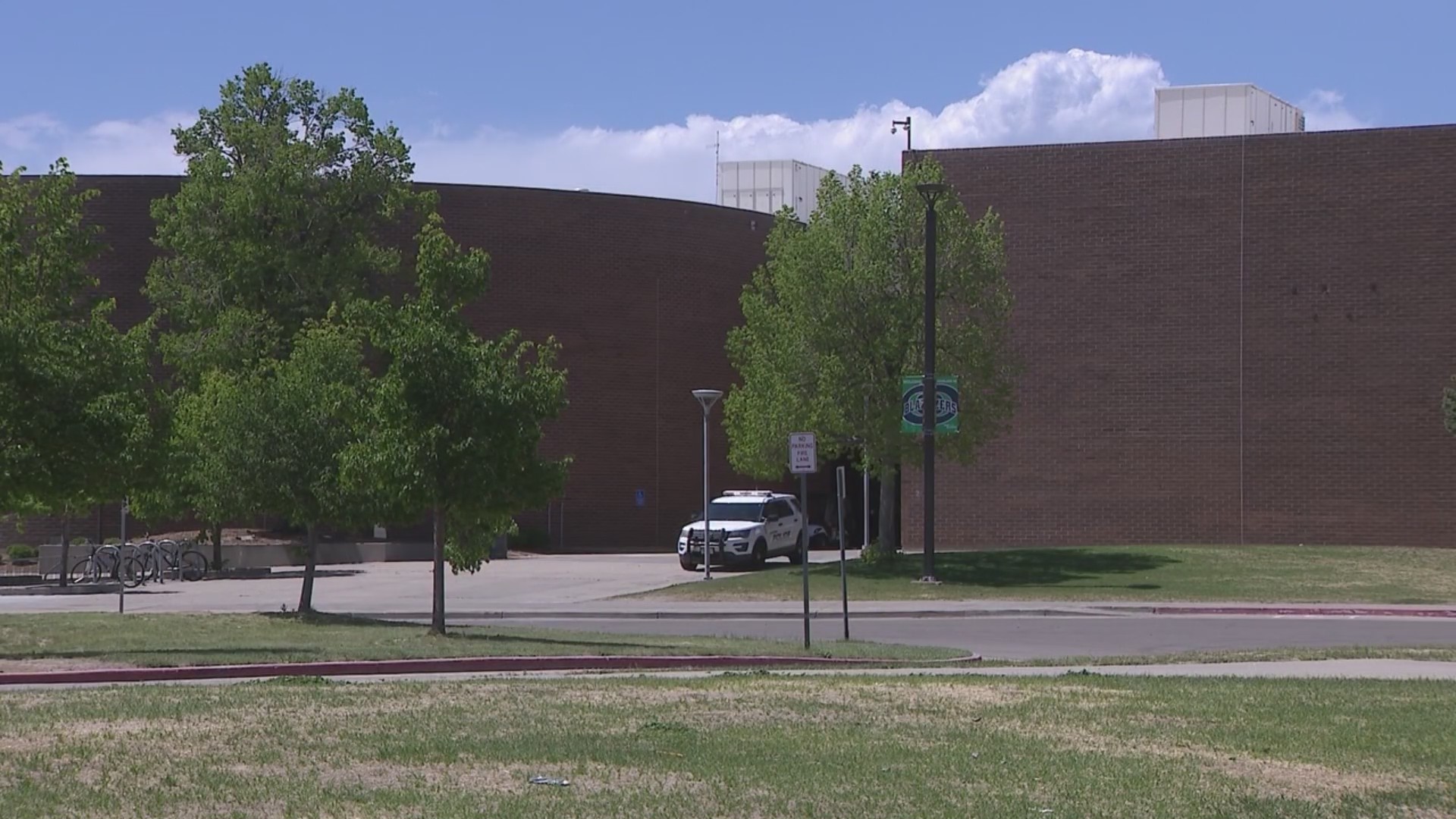 Student in custody after allegedly seen with gun – FOX31 Denver