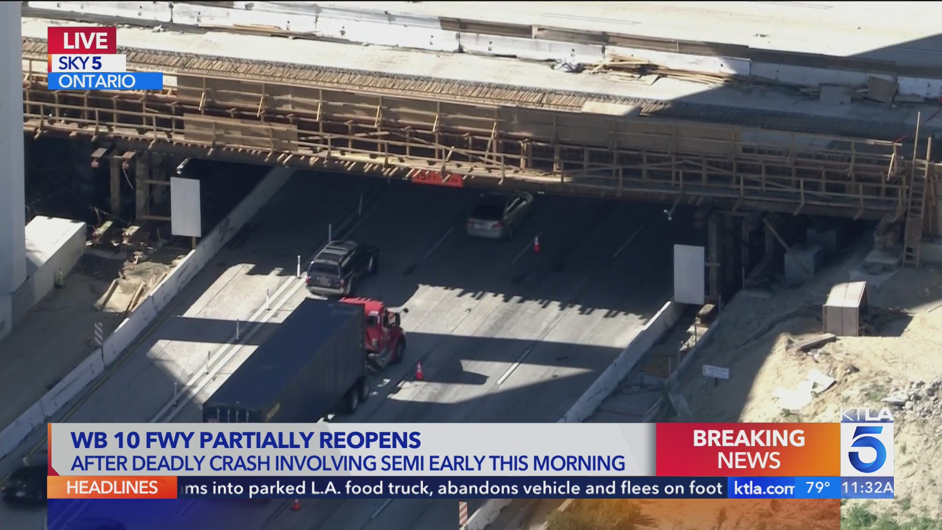 1 dead after semi hits bridge, beam falls on 10 Freeway in Ontario – KTLA