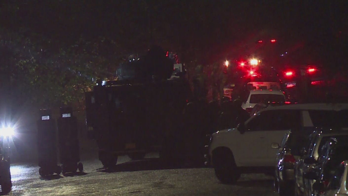 Police identify burglary suspect who barricaded self in SW Portland ...