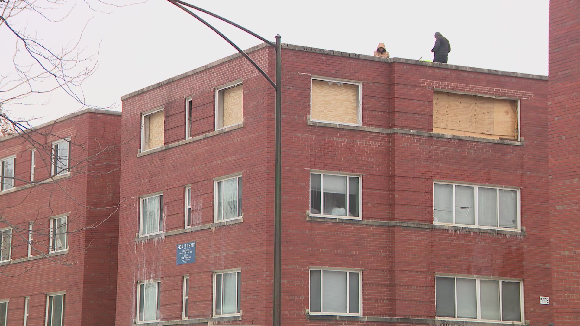6 hospitalized after fire erupts at West Side apartment building – WGN-TV