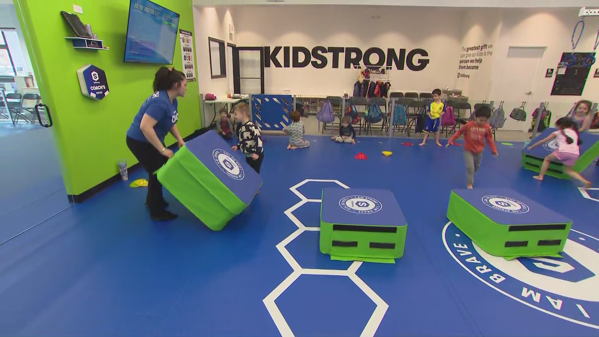 Around Town checks out KidStrong – WGN-TV