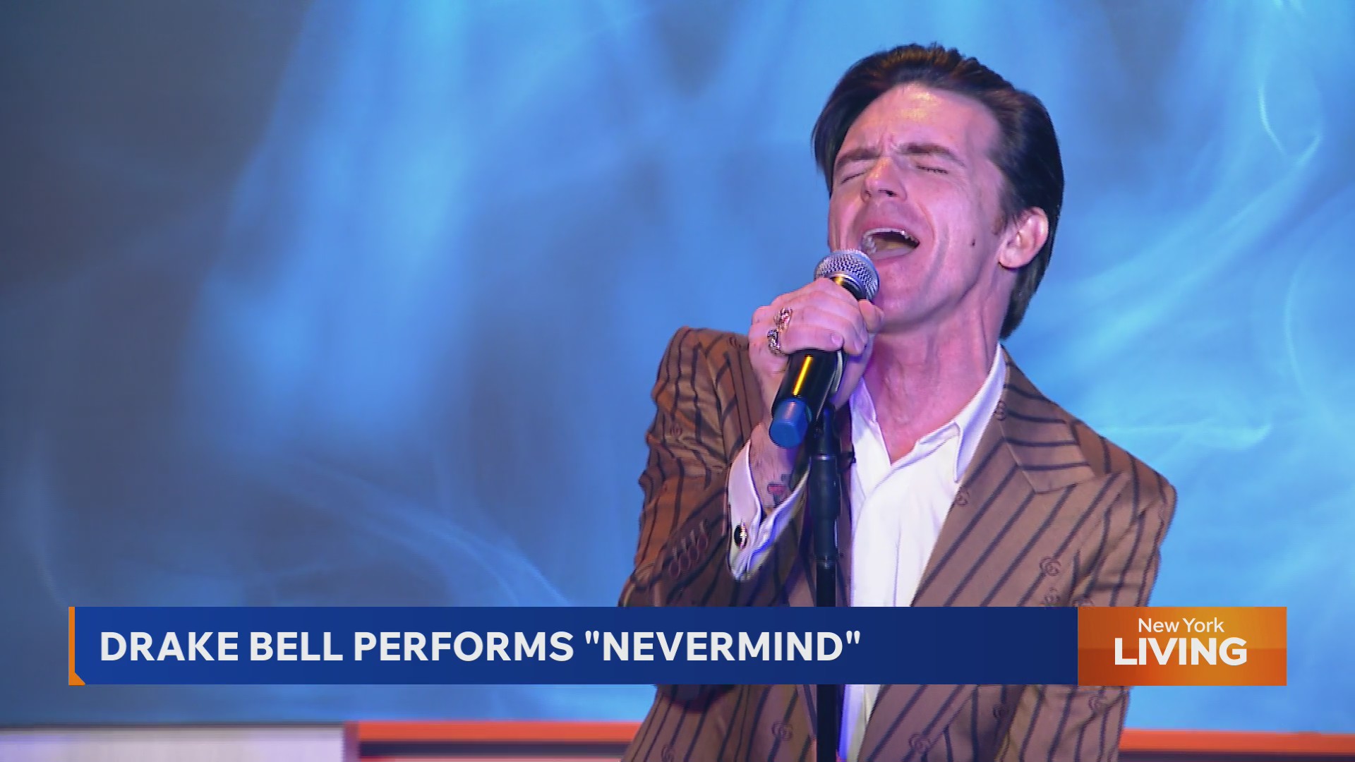 Drake Bell performs on NY Living – PIX11