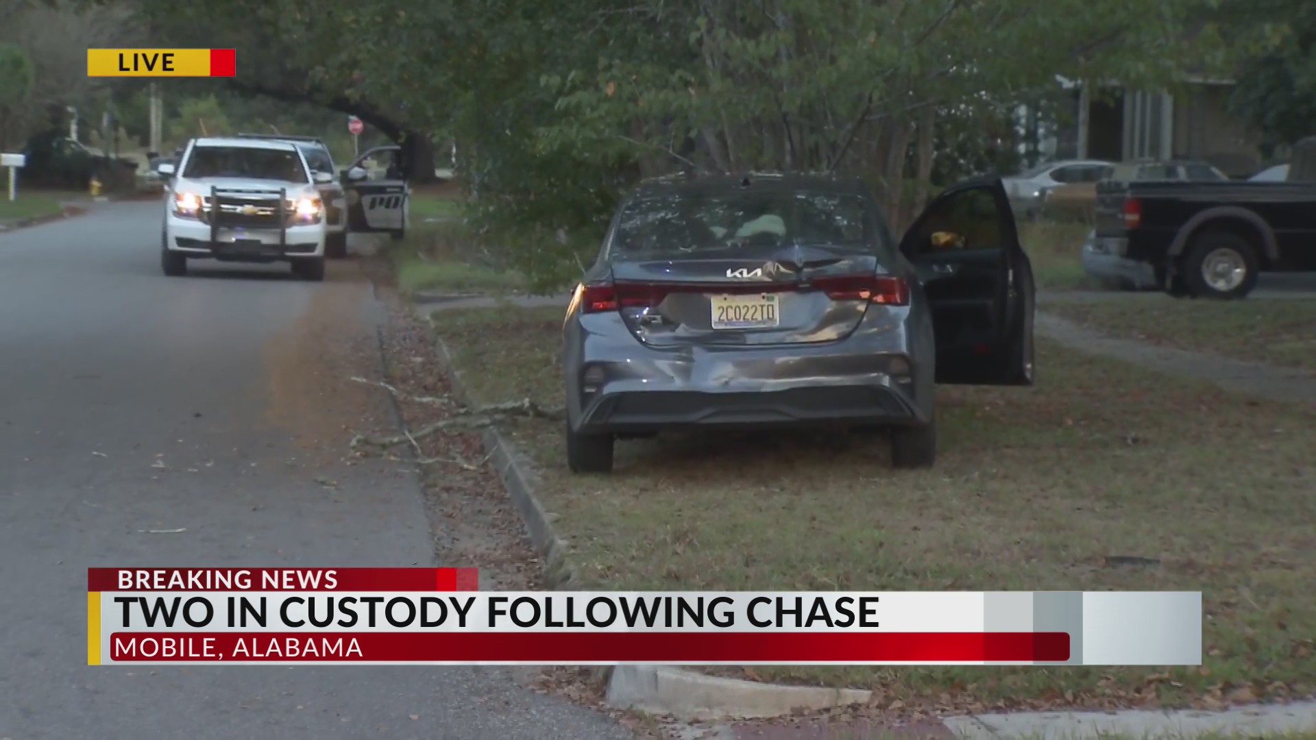 Mobile police chase leads to 2 people in custody – WKRG News 5
