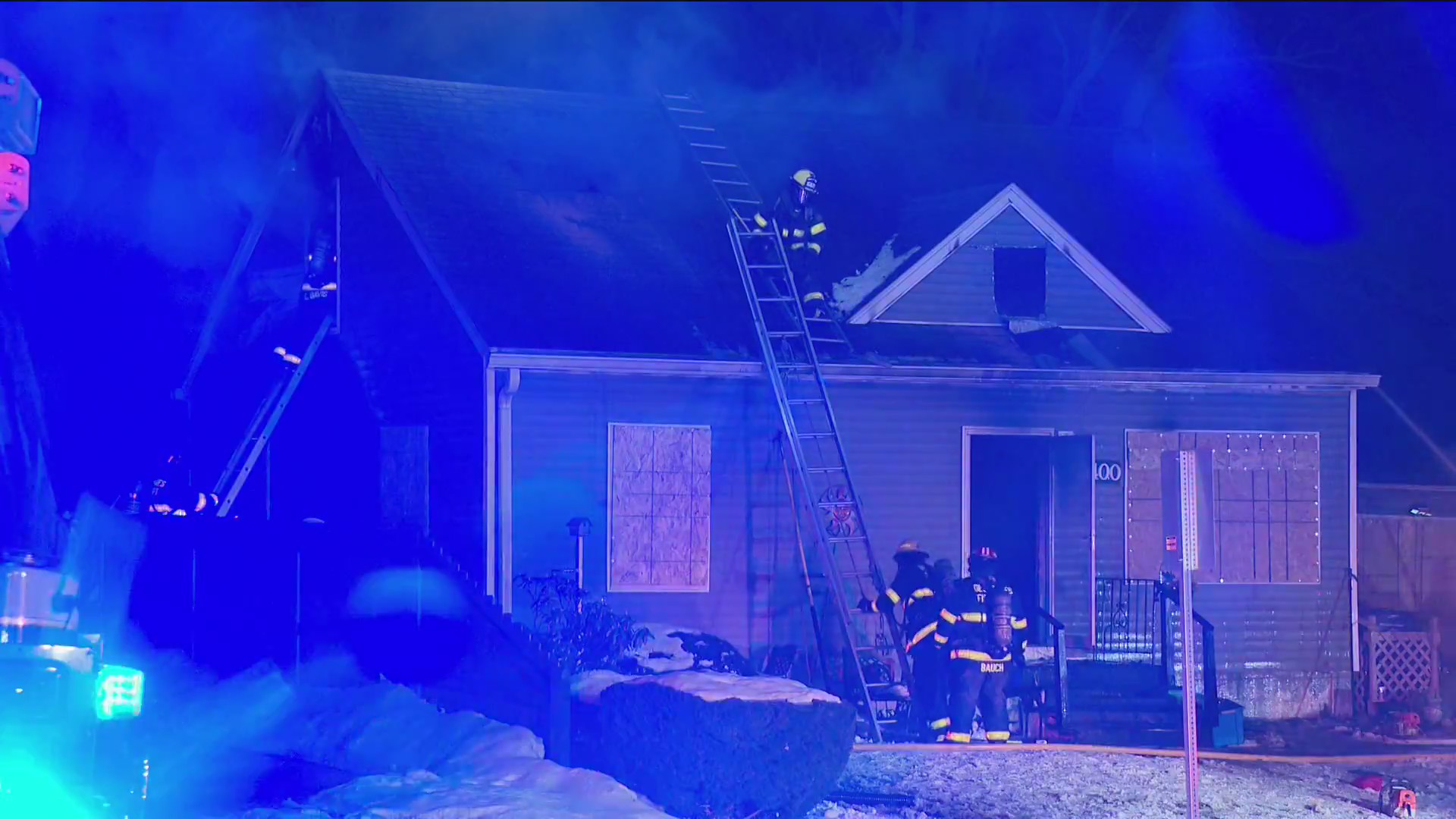 House fire on Des Moines’ southwest side reignites hours after initial ...