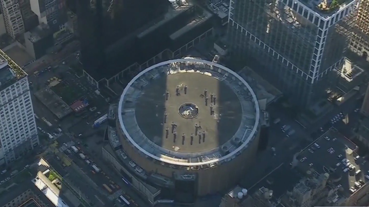 Goose holds moment of silence for man who fell to his death during MSG ...