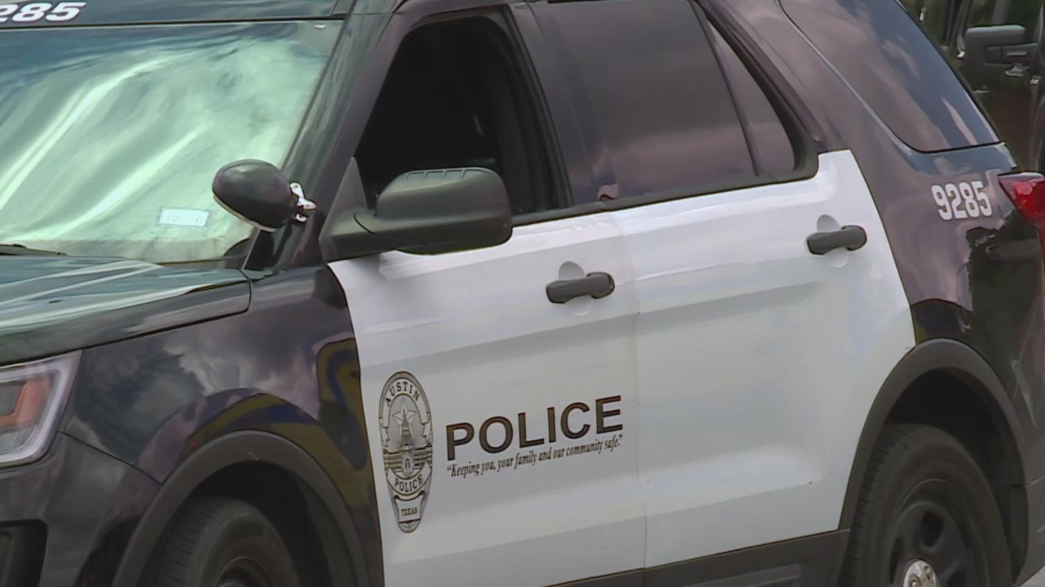 Austin Police still searching for suspect after SWAT incident – KXAN Austin