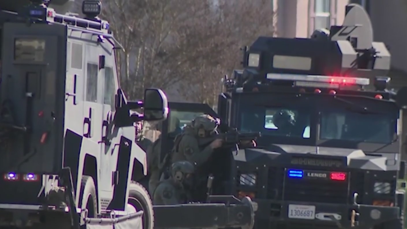 SWAT takes barricaded man into custody in Sacramento County – FOX40 News