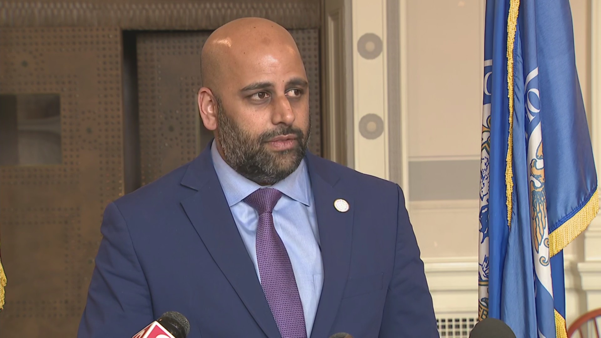 Hartford mayor holds press conference after firing police officer who ...