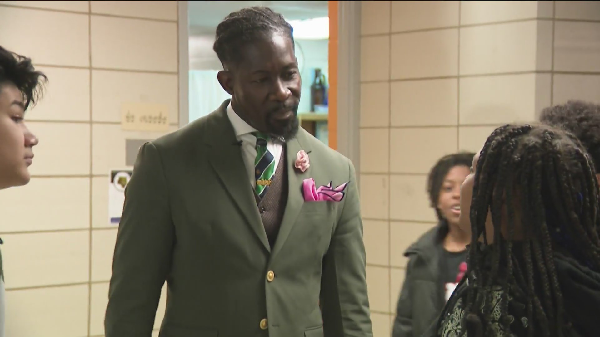 Des Moines School Board releases report on ex-superintendent Ian ...